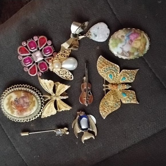 Vintage brooch lot all 10 pieces sold together - Picture 1 of 4